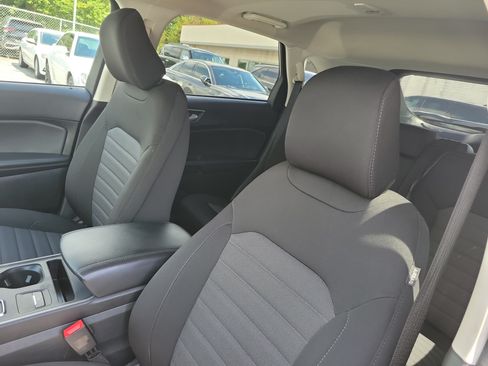 Used 2024 Ford Edge SE w/ Black Appearance Package AWD/4WD image 16