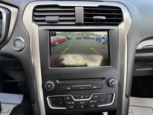 Used 2017 Ford Fusion SE w/ Fusion SE Technology Package AWD/4WD image 13