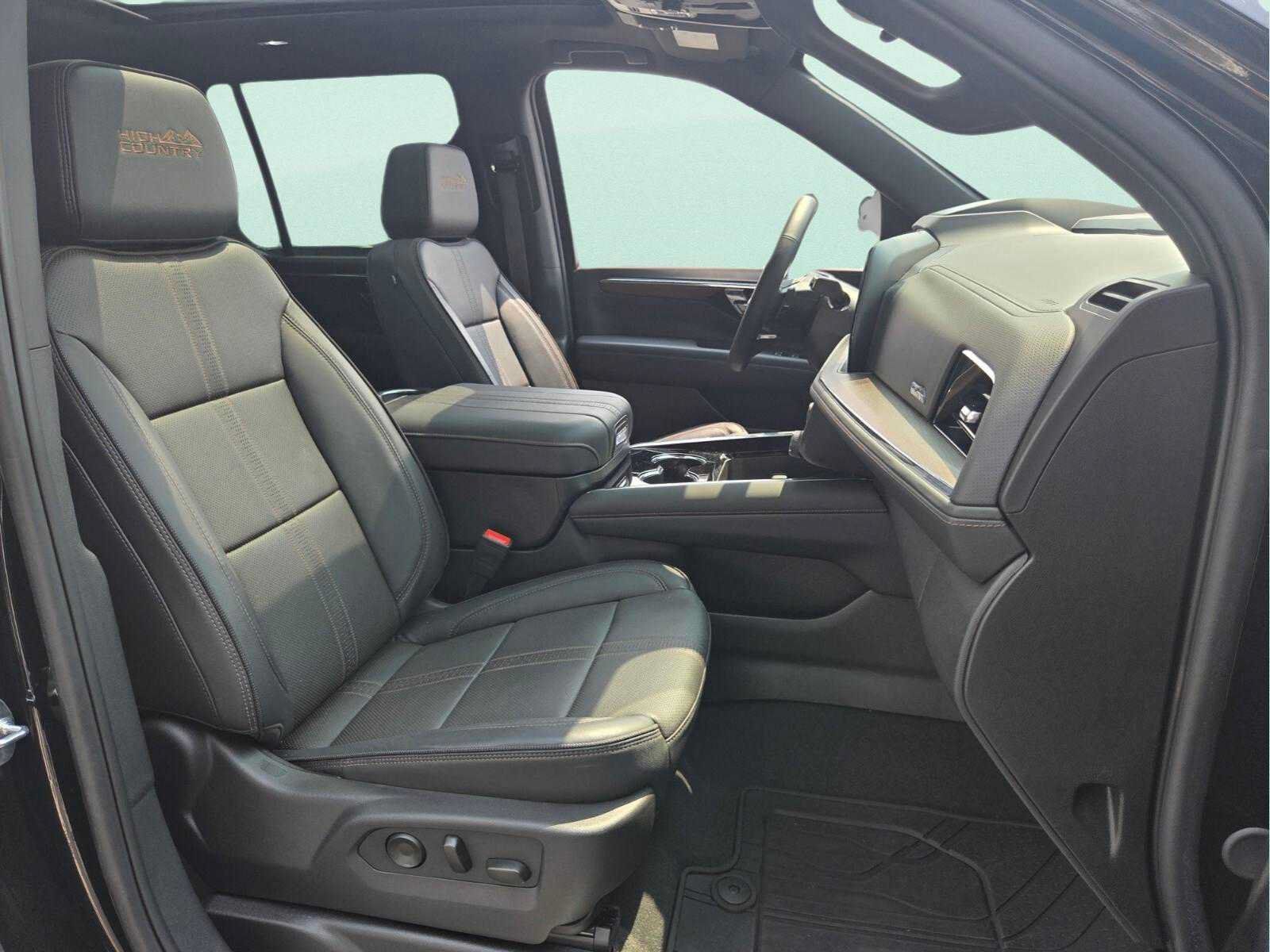 Used 2025 Chevrolet Tahoe High Country AWD/4WD image 19