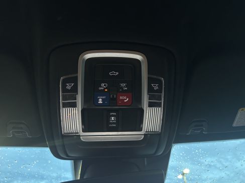 Used 2023 RAM 1500 Laramie AWD/4WD image 24