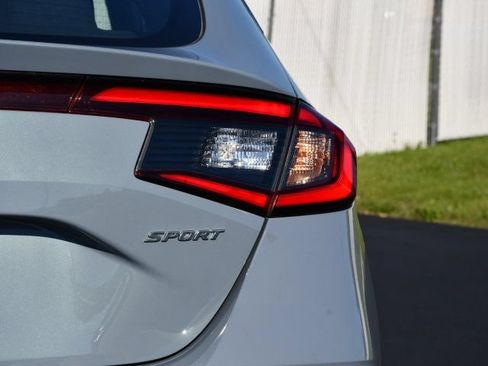 Used 2024 Honda Civic Sport image 9