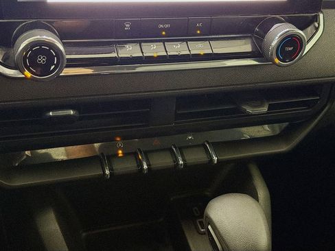 Used 2023 Chevrolet Colorado W/T image 17