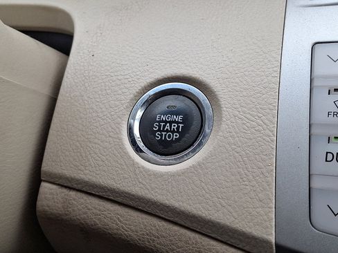 Used 2009 Toyota Avalon Limited image 23