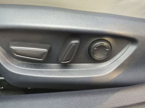 Used 2025 Toyota Camry SE image 18