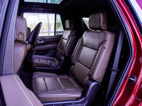 Used 2021 Chevrolet Tahoe High Country w/ Premium Package image 18