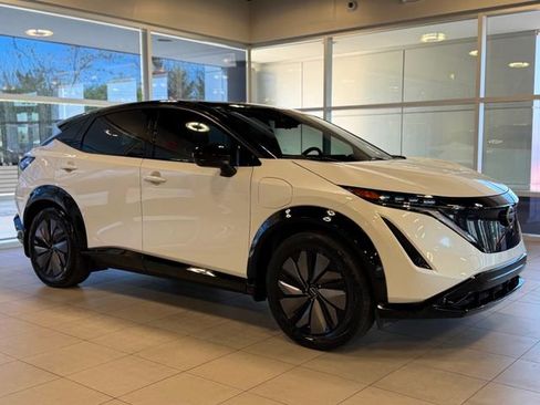 Used 2023 Nissan Ariya AWD image 6