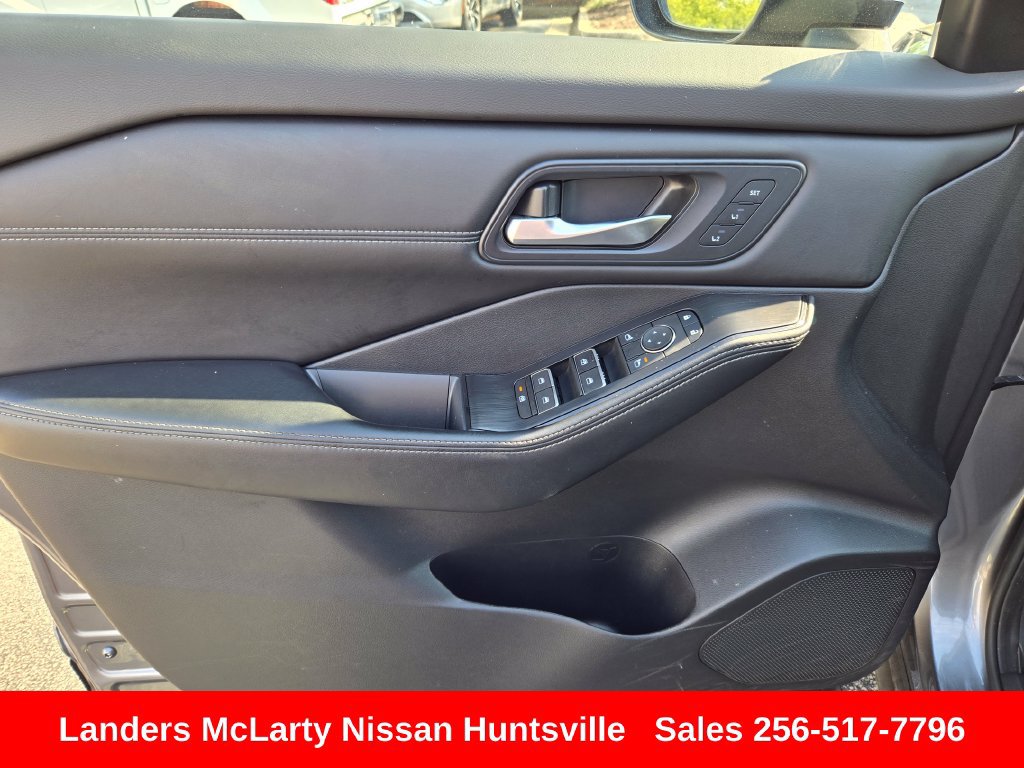Used 2025 Nissan Rogue SL w/ SL Premium Package AWD/4WD image 22