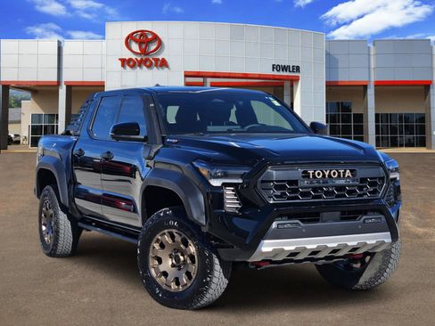 Certified 2025 Toyota Tacoma Trailhunter image 1
