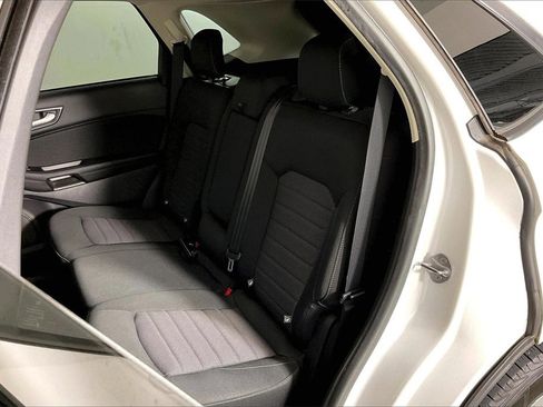 Used 2019 Ford Edge SE w/ SE Fleet Driver's Package image 24