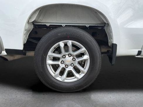 Used 2022 Chevrolet Silverado 1500 LT AWD/4WD image 40