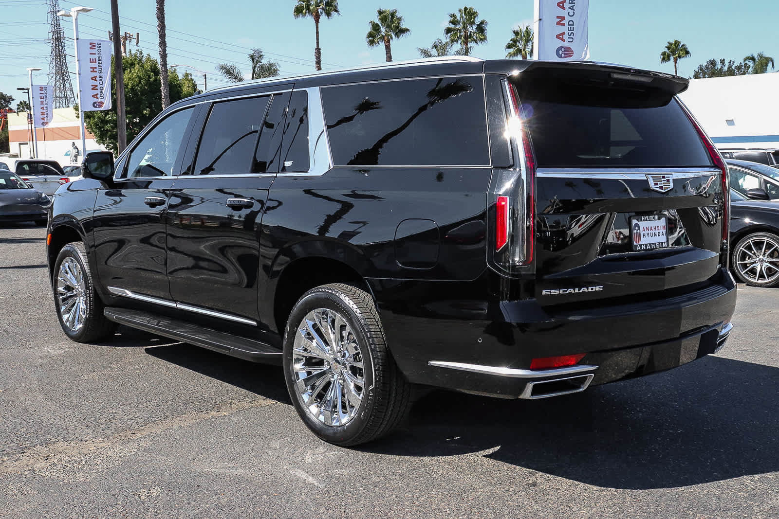 Used 2023 Cadillac Escalade ESV Premium Luxury Platinum AWD/4WD image 9