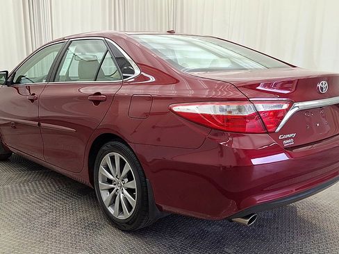 Used 2015 Toyota Camry XLE image 9
