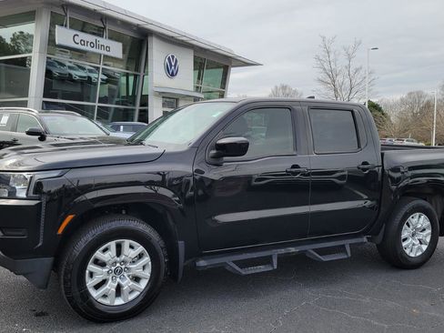 Used 2022 Nissan Frontier SV image 1