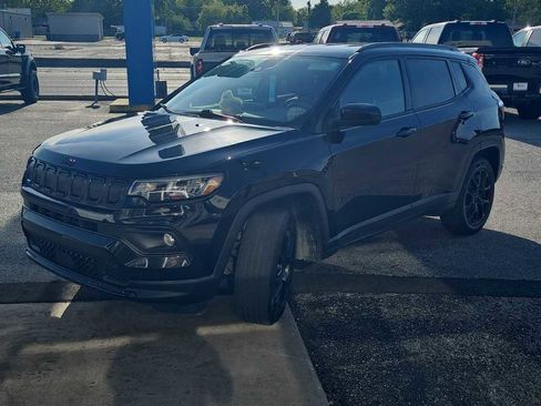 Used 2022 Jeep Compass Latitude w/ Convenience Group AWD/4WD image 1