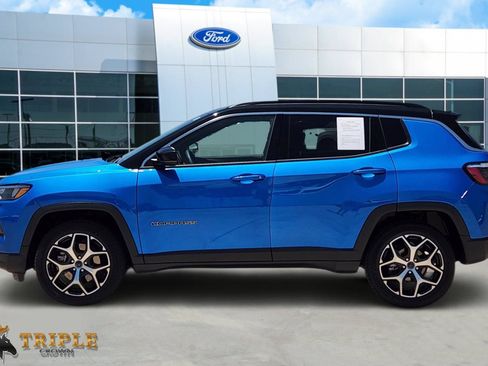 Used 2025 Jeep Compass Limited AWD/4WD image 3