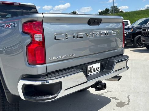 Used 2024 Chevrolet Silverado 3500 LTZ AWD/4WD image 44