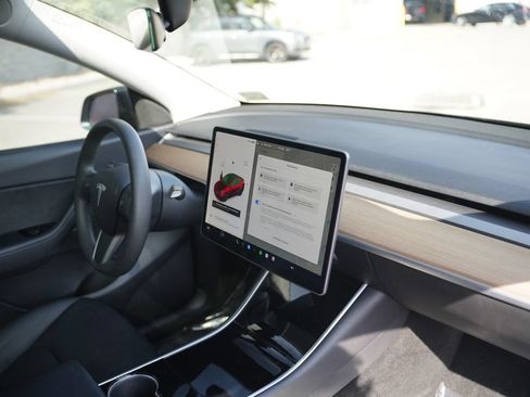 Used 2020 Tesla Model Y Long Range AWD/4WD image 15