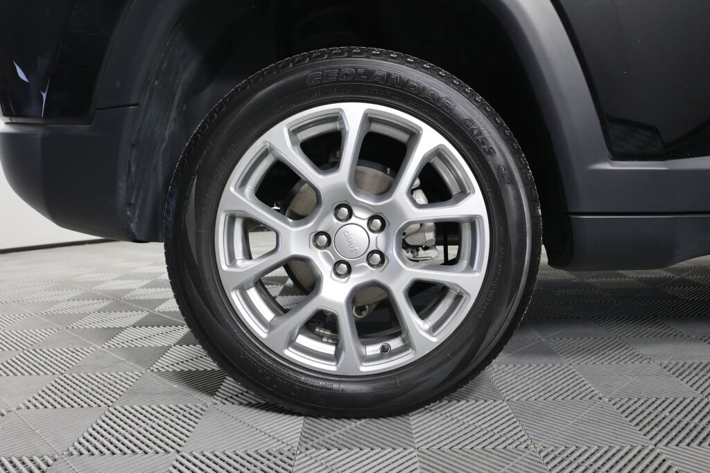 Used 2023 Jeep Compass Latitude AWD/4WD image 7