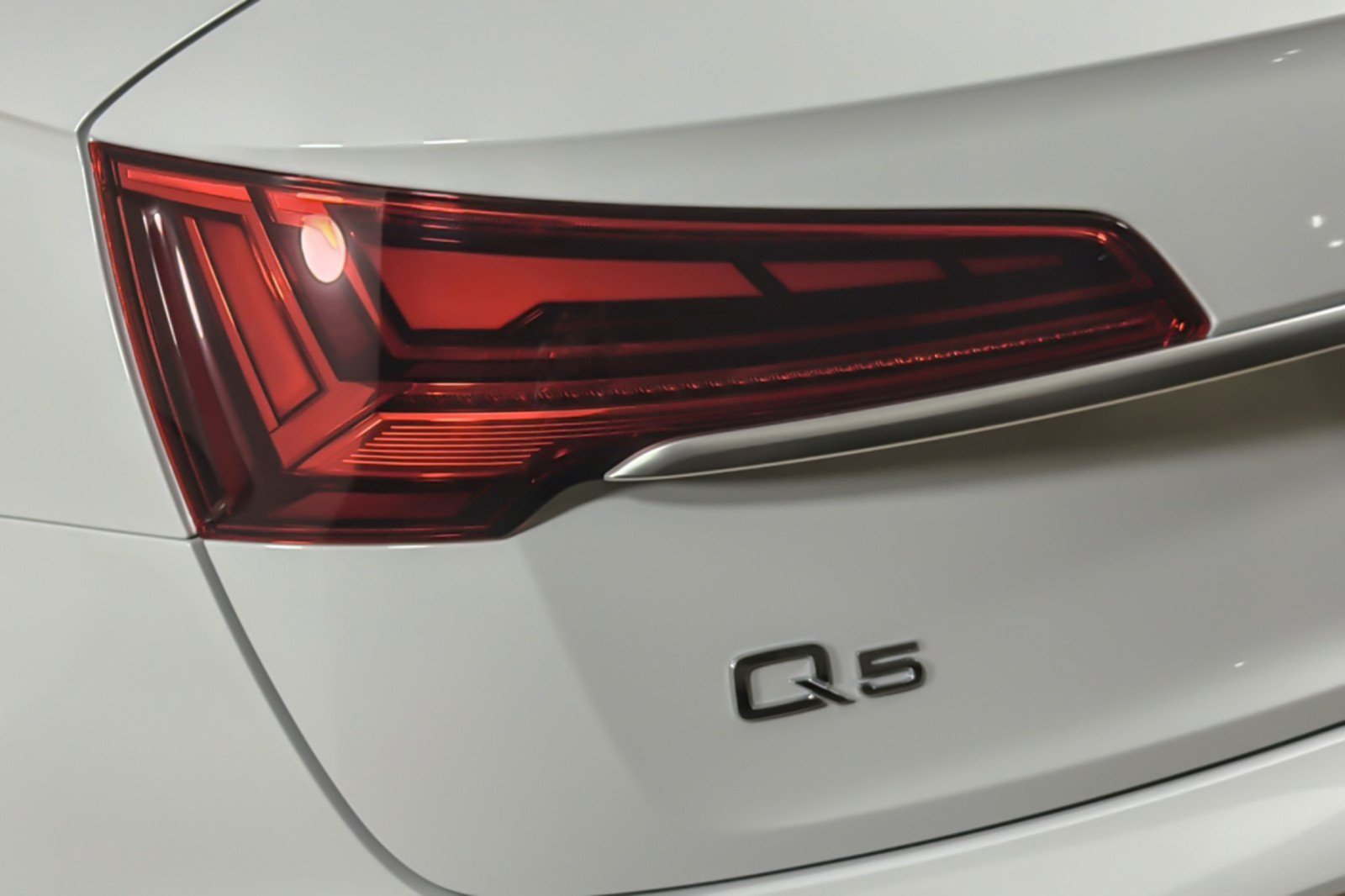 Used 2023 Audi Q5 2.0T Premium w/ Convenience Package AWD/4WD image 25