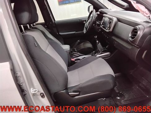 Used 2022 Toyota Tacoma TRD Sport AWD/4WD image 13