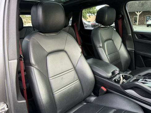 Used 2019 Porsche Cayenne Base image 26