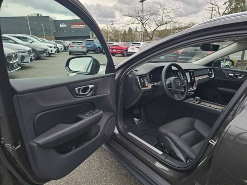 Certified 2025 Volvo V60 B5 Cross Country Plus AWD/4WD image 22