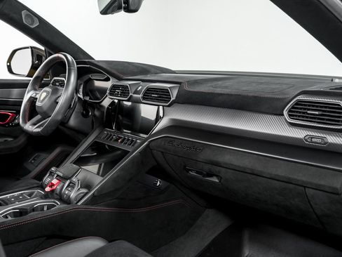 Used 2023 Lamborghini Urus Performante AWD/4WD image 39