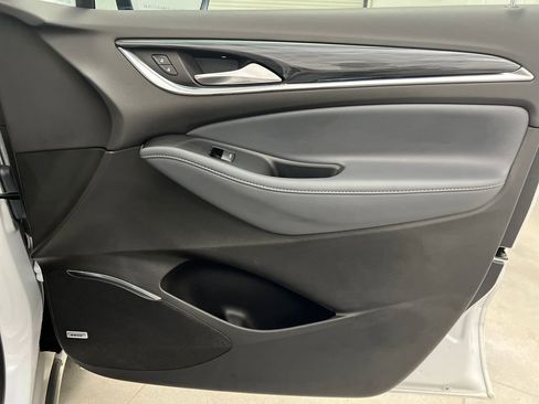 Used 2024 Buick Enclave Premium image 27