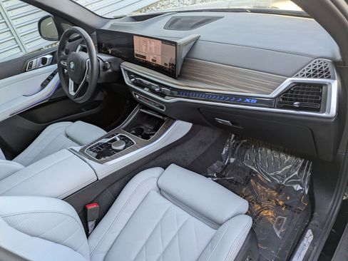 Used 2025 BMW X5 sDrive40i w/ Premium Package image 33