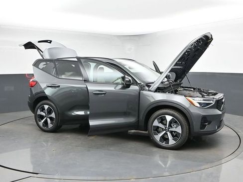 New 2026 Volvo XC40 B5 Plus w/ Protection Package Premier AWD/4WD image 54