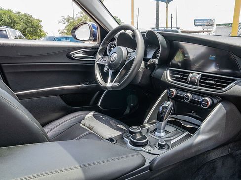 Used 2018 Alfa Romeo Giulia AWD image 19