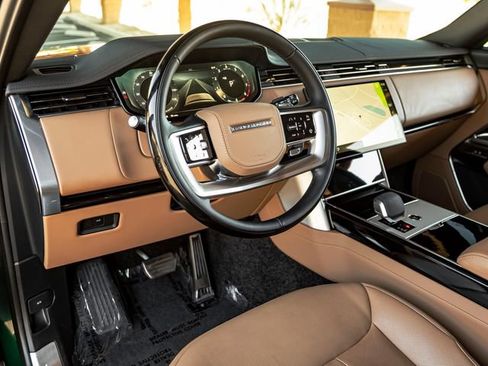 Used 2025 Land Rover Range Rover SE AWD/4WD image 16