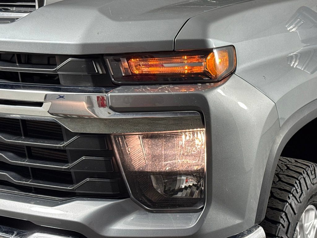 Certified 2024 Chevrolet Silverado 2500 LT AWD/4WD image 2