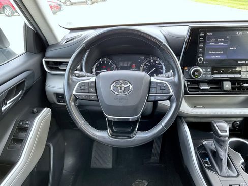 Used 2020 Toyota Highlander XLE w/ Protection Package #3 image 21