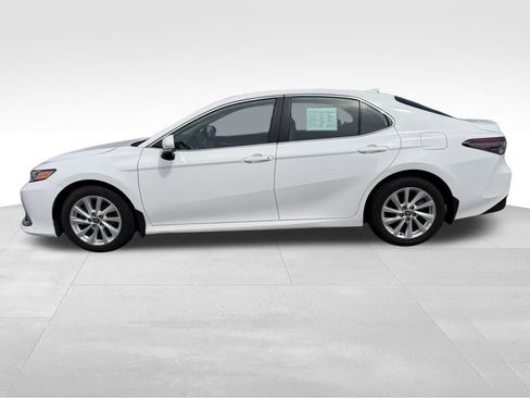 Used 2023 Toyota Camry LE image 31