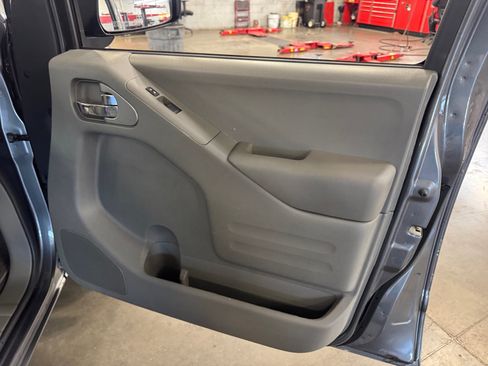 Used 2020 Nissan Frontier SV RWD image 18