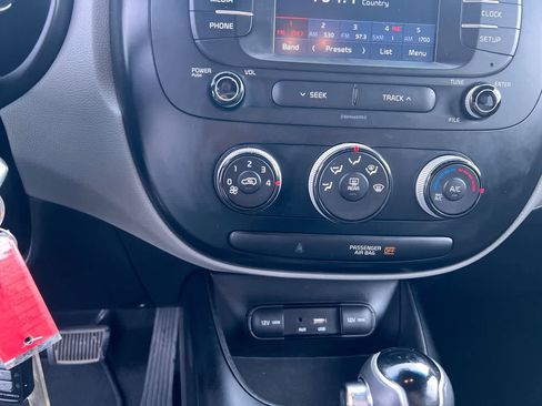 Used 2019 Kia Soul FWD image 19