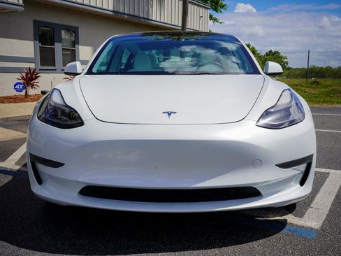 Used 2023 Tesla Model 3 Standard Range image 2