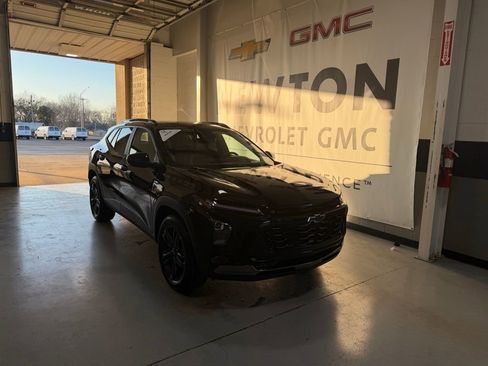 New 2026 Chevrolet Trax ACTIV w/ Driver Confidence Package FWD image 2