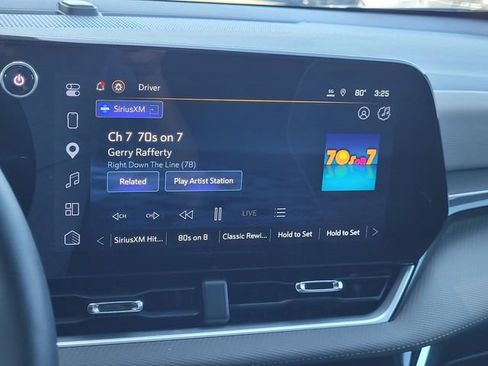 Used 2025 Chevrolet Equinox LT w/ Convenience Package II FWD image 9