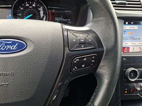 Used 2019 Ford Explorer XLT w/ Equipment Group 202A AWD/4WD image 23