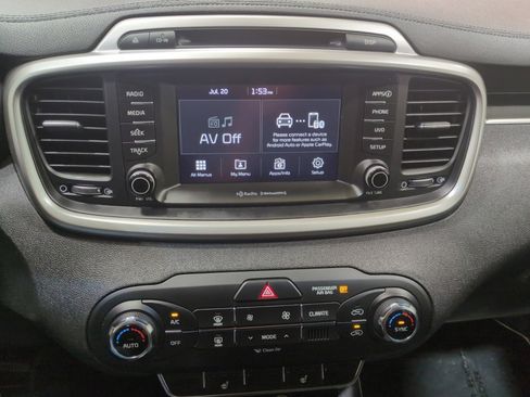 Used 2018 Kia Sorento AWD image 23