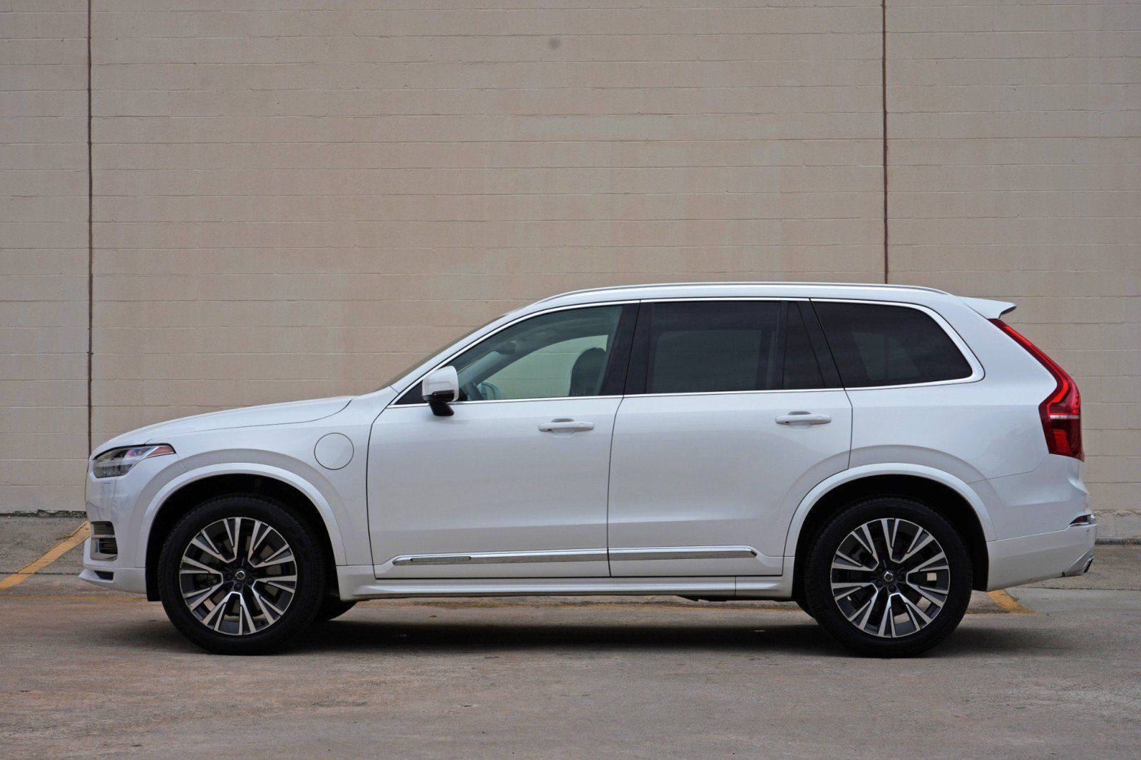 Used 2021 Volvo XC90 T8 Inscription Expression w/ Advanced Package AWD/4WD image 7