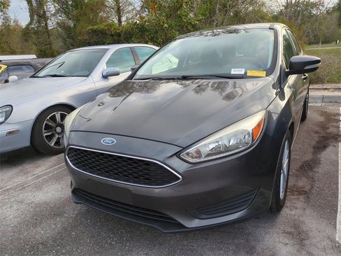Used 2017 Ford Focus SE image 7
