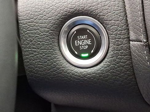 Used 2023 GMC Yukon XL Denali image 32