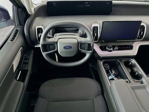 New 2026 Ford Expedition Active image 10