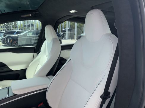 Used 2023 Tesla Model X Plaid image 8