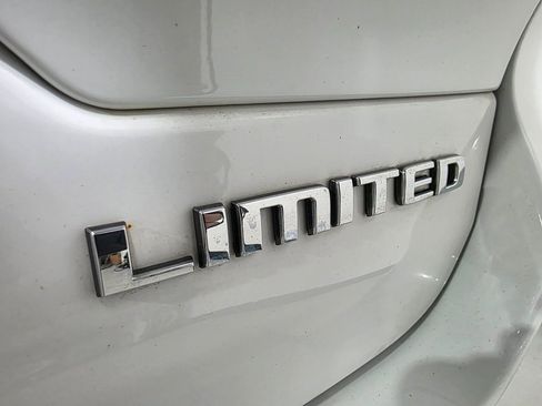 Used 2023 Jeep Grand Cherokee Limited image 35