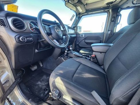 Used 2020 Jeep Gladiator Sport w/ Trailer Tow Package AWD/4WD image 10