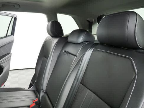 Certified 2023 Volkswagen Tiguan SE w/ Panoramic Sunroof Package FWD image 23